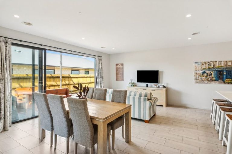 Photo of property in 92 The Drive, Paraparaumu Beach, Paraparaumu, 5032