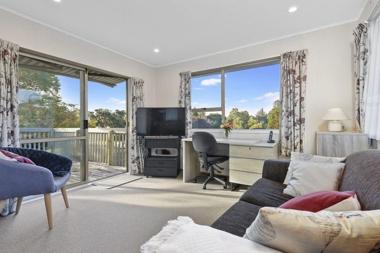 Photo of property in 16 The Grove, Titirangi, Auckland, 0604