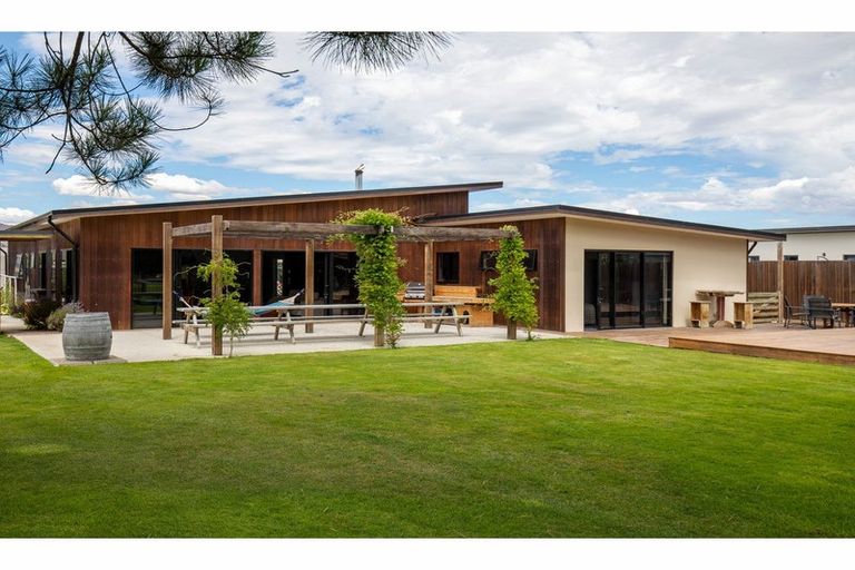 Photo of property in 73 Larch Crescent, Alexandra, 9320