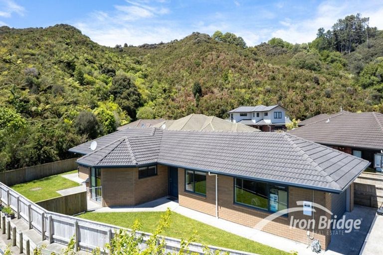 Photo of property in 13 Beaufort Close, Kingsley Heights, Upper Hutt, 5018