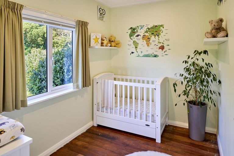 Photo of property in 5 Te Pari Pari Road, Pukerua Bay, 5026