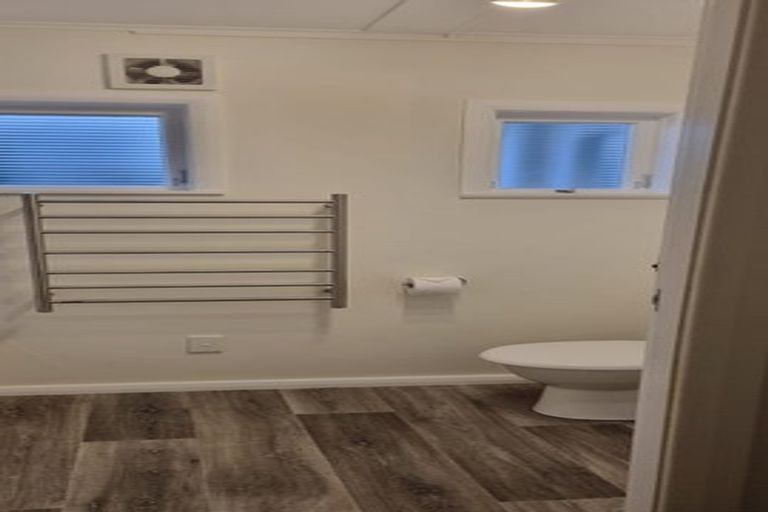 Photo of property in 18 Saulbrey Grove, Woburn, Lower Hutt, 5010