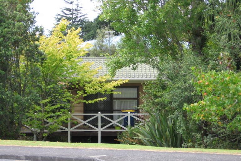 Photo of property in 1/2 Avonleigh Road, Green Bay, Auckland, 0604