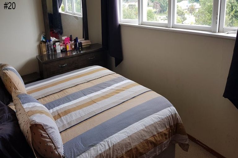 Photo of property in 20-22 Sievers Grove, Cannons Creek, Porirua, 5024