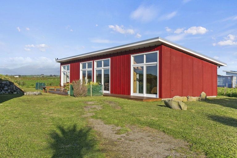 Photo of property in 62 Anglers Avenue, Warea, New Plymouth, 4381