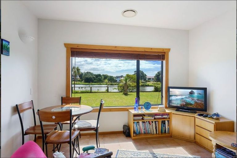 Photo of property in 7 Marewa Place, Waikanae Beach, Waikanae, 5036