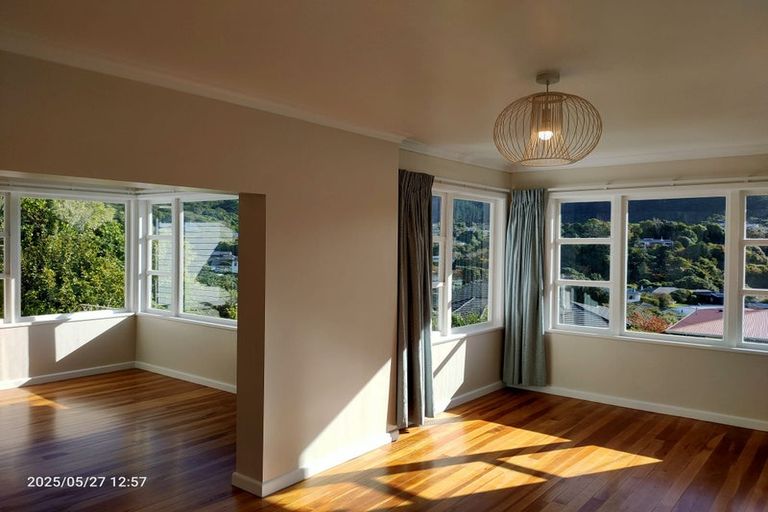 Photo of property in 5 Larsen Crescent, Tawa, Wellington, 5028