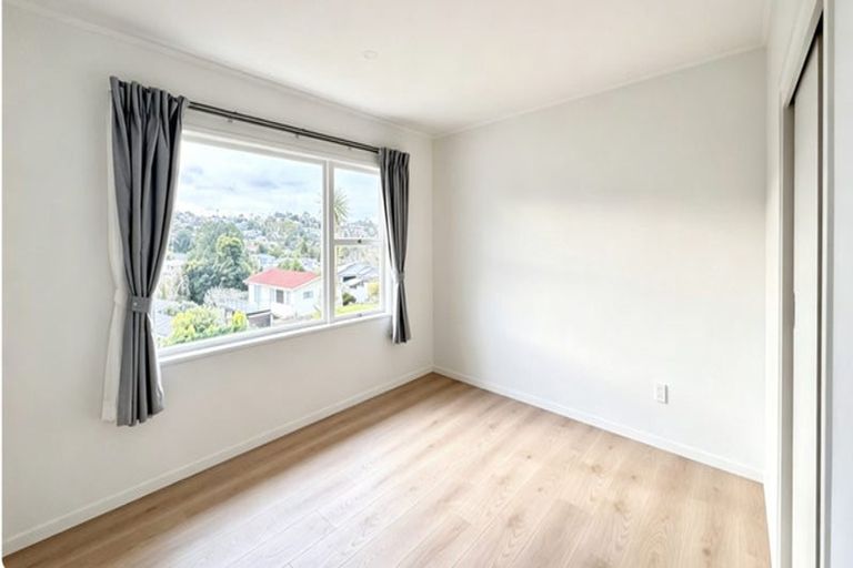 Photo of property in 4 Ayton Drive, Totara Vale, Auckland, 0629