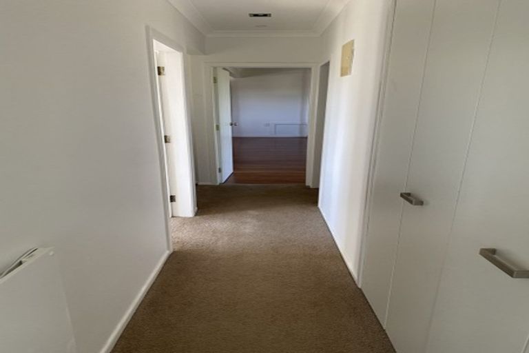 Photo of property in 11 Youngs Road, Papakura, 2110