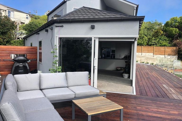 Photo of property in 27 The Brae, Mount Pleasant, Christchurch, 8081