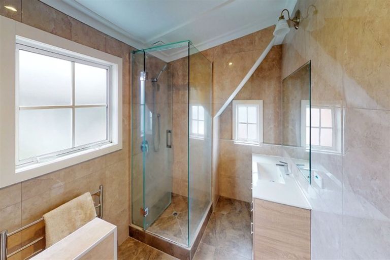 Photo of property in 397 Lake Road, Takapuna, Auckland, 0622