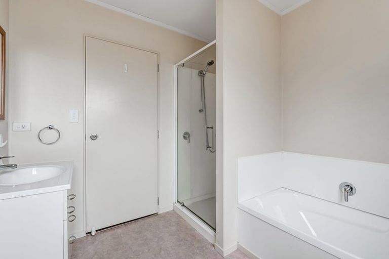 Photo of property in 34 Cabeleigh Drive, Helensville, 0800