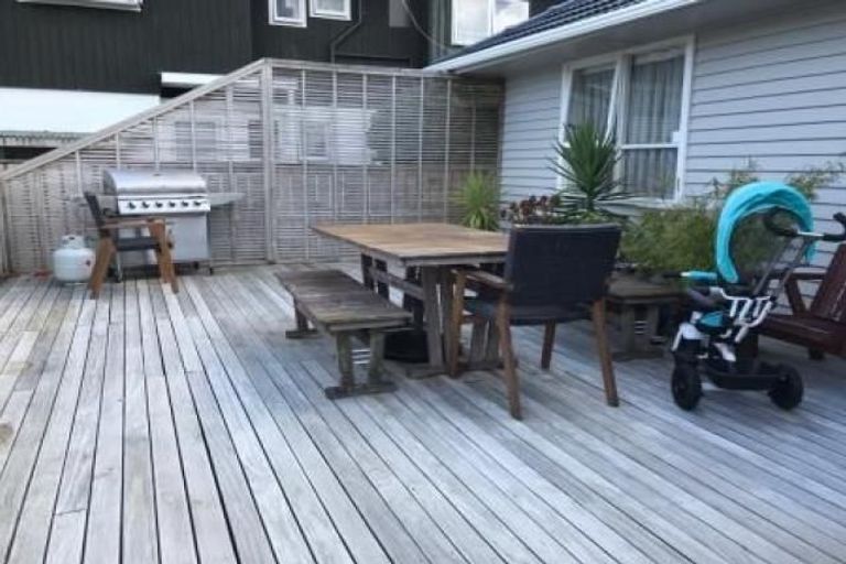 Photo of property in 15 Ware Place, Pakuranga Heights, Auckland, 2010