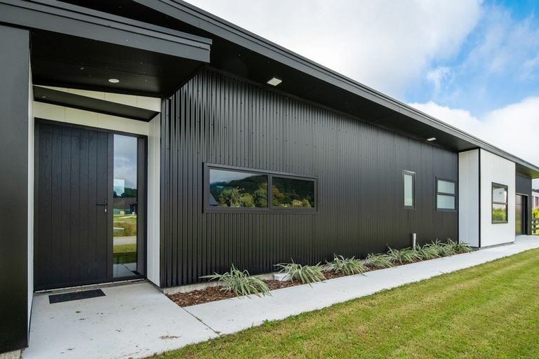 Photo of property in Koromiko Airpark, 102 Hawker Lane, Koromiko, Blenheim, 7273