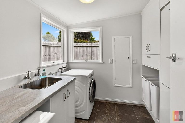 Photo of property in 16 Graham Road, Conifer Grove, Takanini, 2112