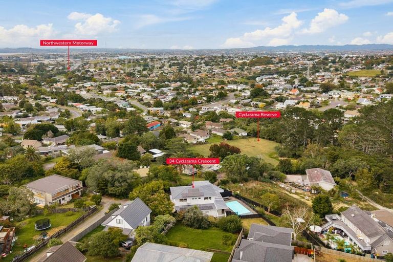 Photo of property in 34 Cyclarama Crescent, Massey, Auckland, 0614