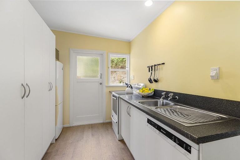 Photo of property in 33 Patanga Crescent, Thorndon, Wellington, 6011