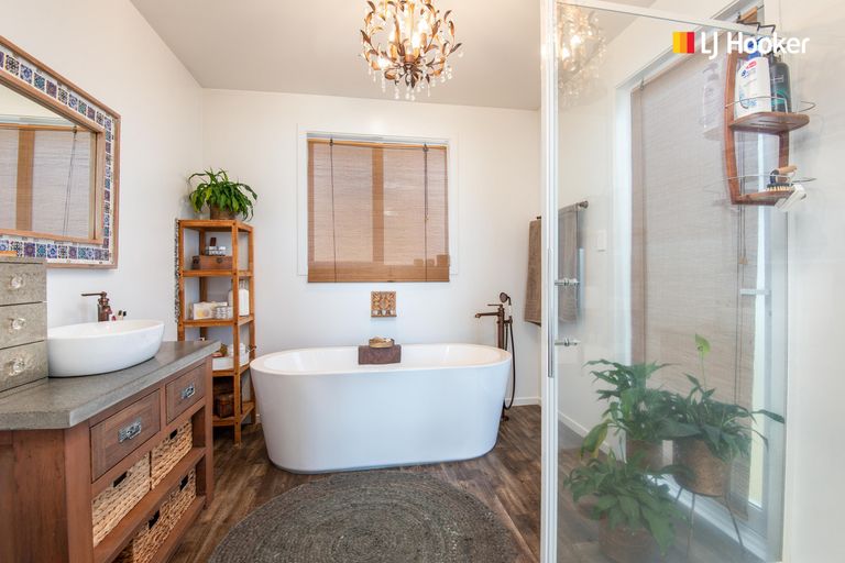 Photo of property in 18 Mallard Drive, Waihola, Outram, 9073