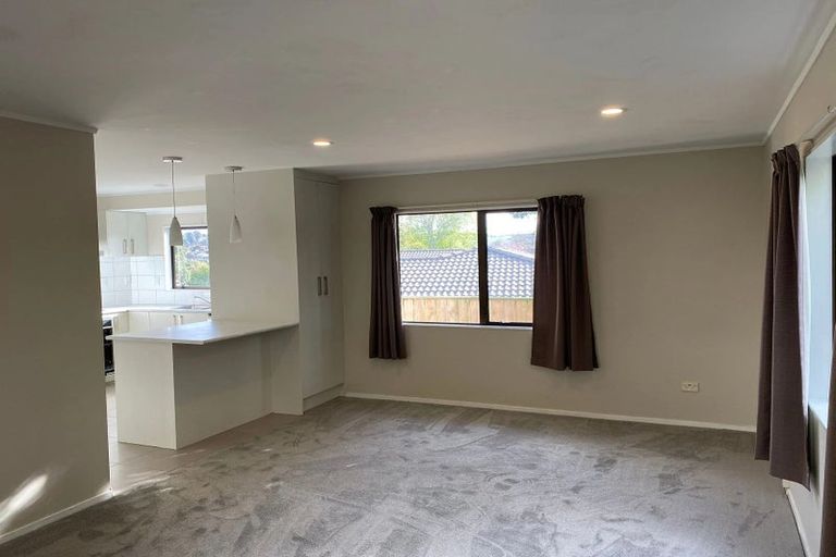 Photo of property in 17 St Catherine Crescent, West Harbour, Auckland, 0618