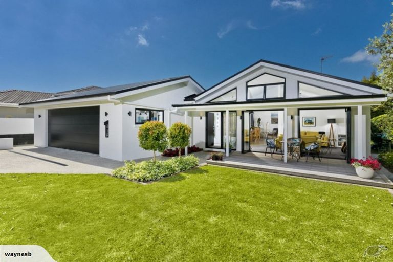 Photo of property in 1 View Road, Campbells Bay, Auckland, 0630