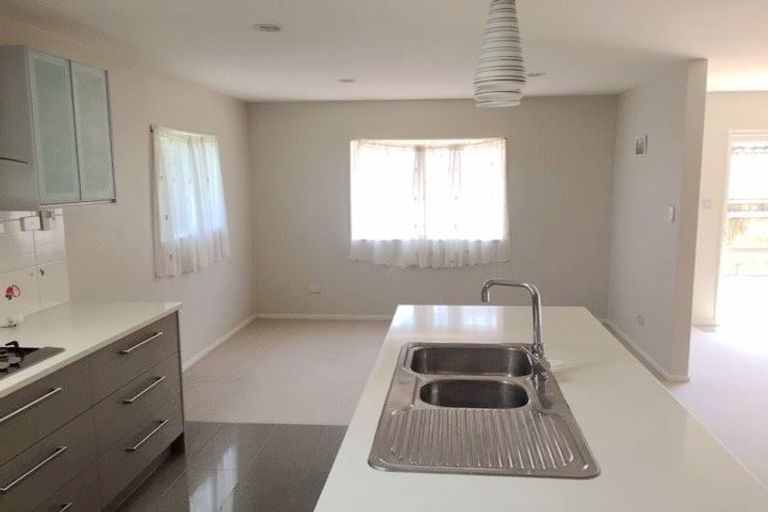 Photo of property in 23d Lexington Drive, Botany Downs, Auckland, 2010