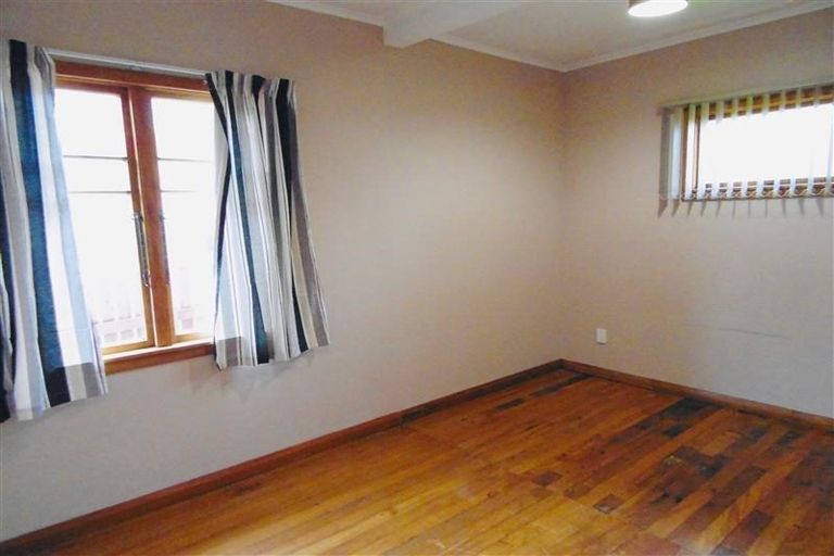 Photo of property in 292 Huatoki Street, Upper Vogeltown, New Plymouth, 4310