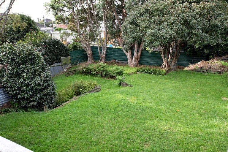 Photo of property in 7 Peace Avenue, Moturoa, New Plymouth, 4310