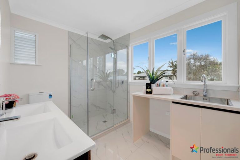 Photo of property in 5 Lane Road, Weymouth, Auckland, 2103