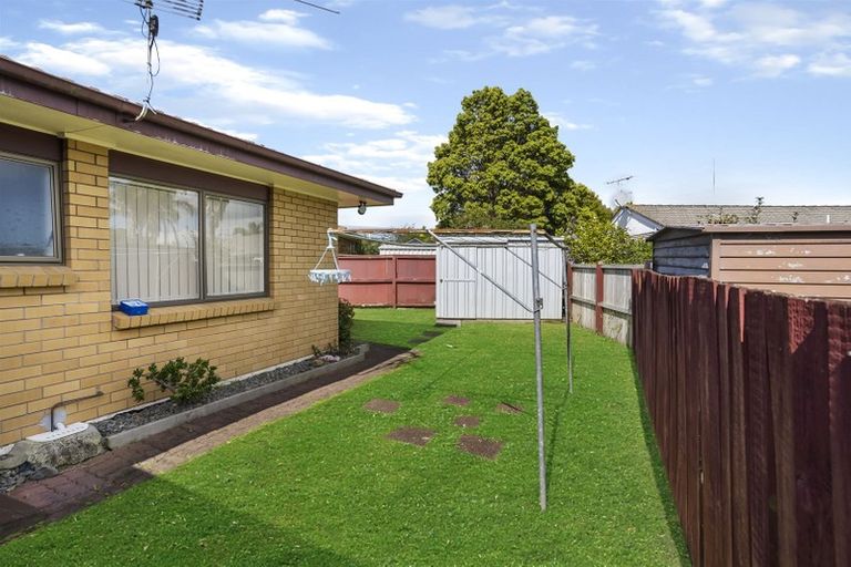 Photo of property in 1/5 Colleen Norma Place, Half Moon Bay, Auckland, 2012