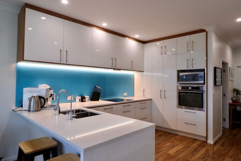 Photo of property in 11f Clearwater Cove, West Harbour, Auckland, 0618