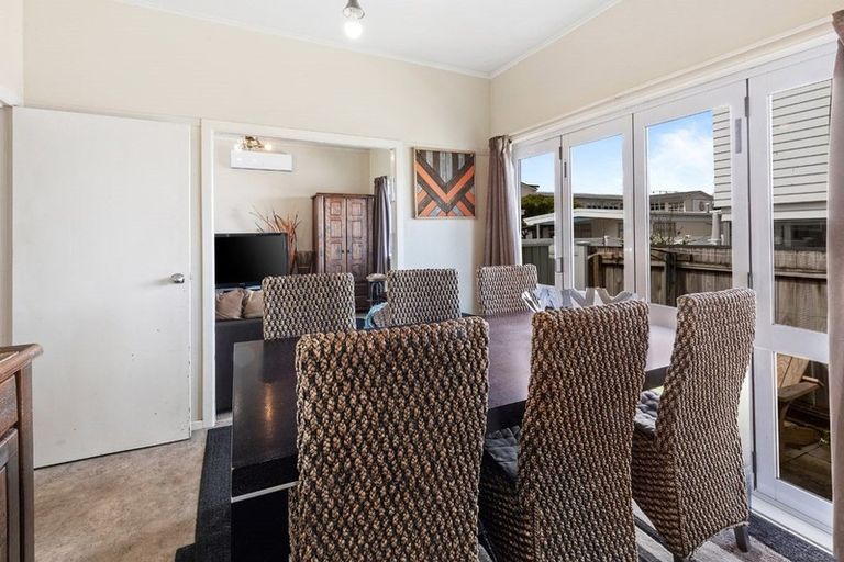 Photo of property in 17 Nicholson Avenue, Papatoetoe, Auckland, 2025