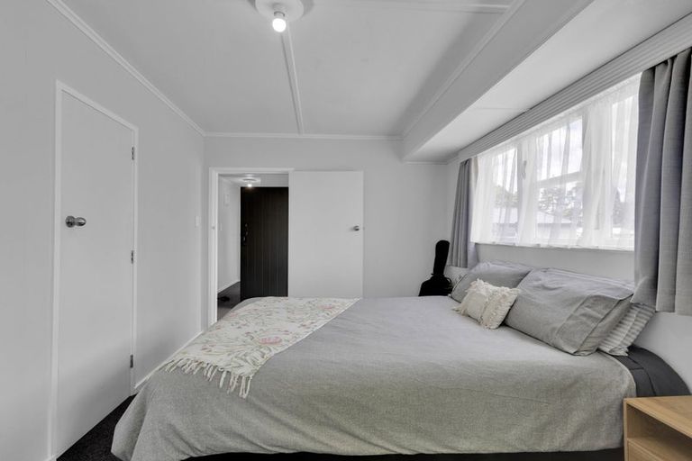 Photo of property in 1 Moule Place, Fairfield, Hamilton, 3214