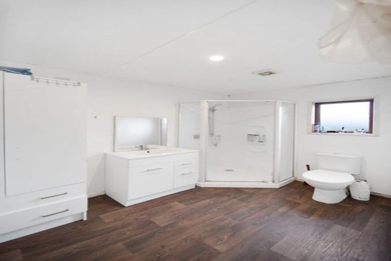 Photo of property in 33 Convair Crescent, Mangere, Auckland, 2022