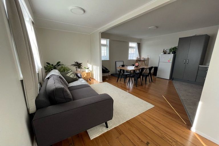 Photo of property in 5 West Coast Road, Glen Eden, Auckland, 0602