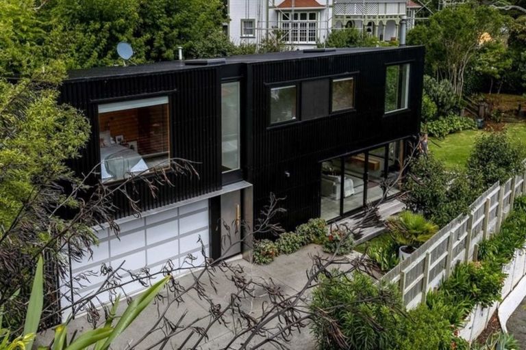 Photo of property in 76 Cutfield Road, New Plymouth, 4310