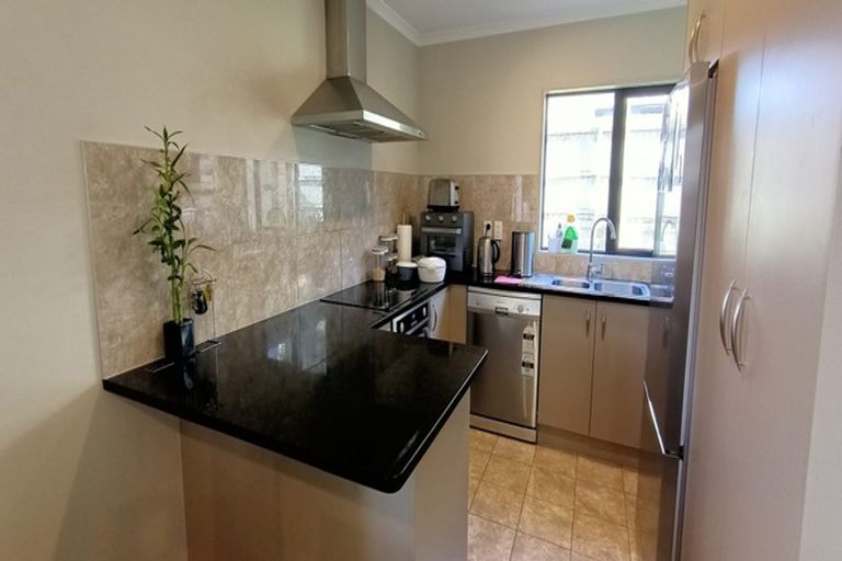 Photo of property in 25 Andover Way, Goodwood Heights, Auckland, 2105