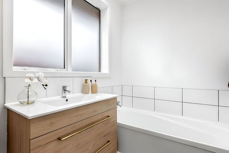 Photo of property in 44 Flower Street, Bryndwr, Christchurch, 8053