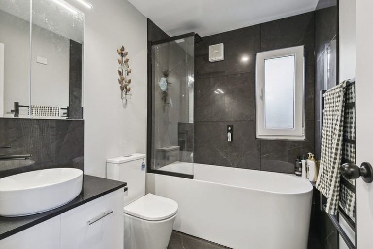 Photo of property in 2b Paratu Way, Strathmore Park, Wellington, 6022