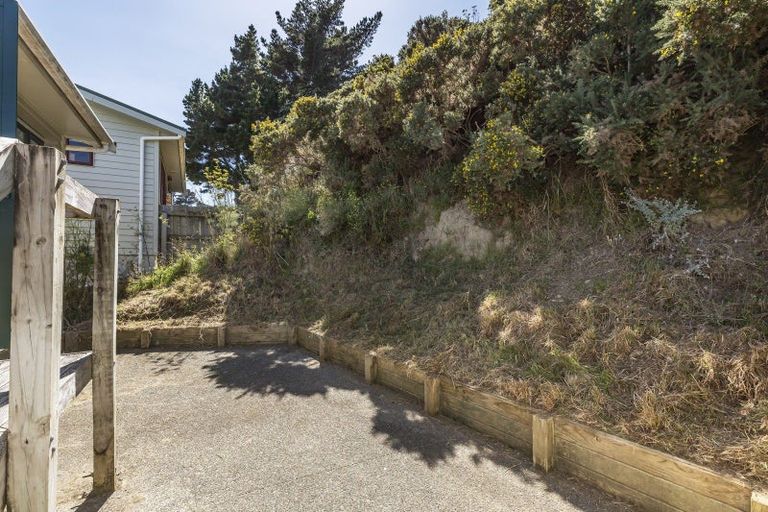 Photo of property in 6 Mitika Way, Strathmore Park, Wellington, 6022