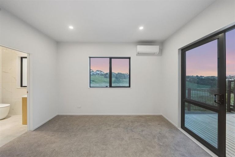 Photo of property in 50 Whakairo Crescent, Gulf Harbour, Whangaparaoa, 0930