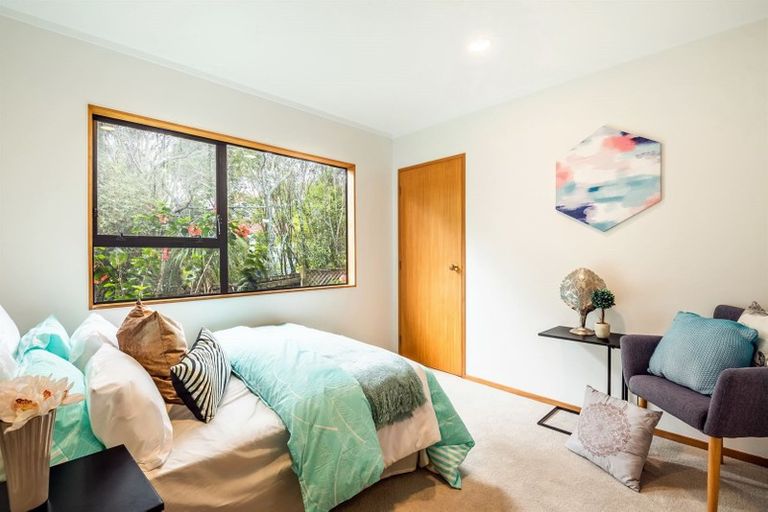 Photo of property in 1/29 Radiata Lane, Chatswood, Auckland, 0626