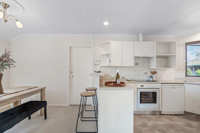 Photo of property in 12 Longford Court, Forest Lake, Hamilton, 3200