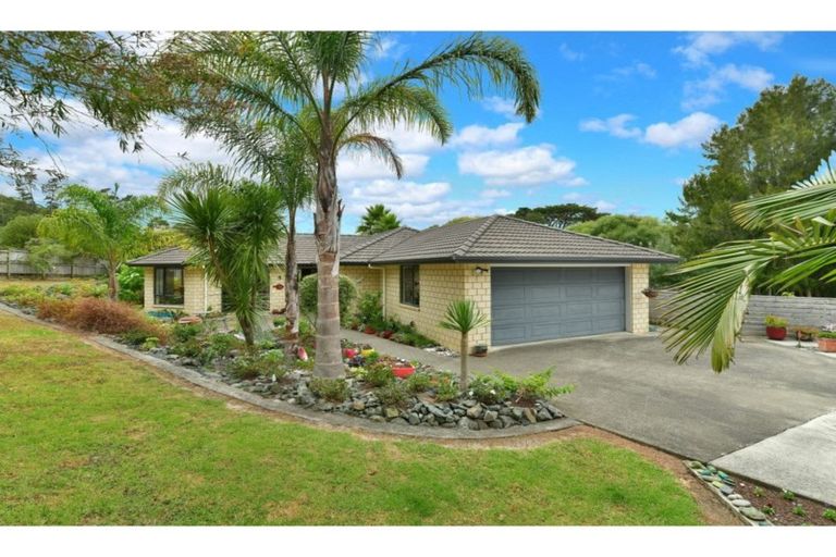 Photo of property in 8 Puhoi Close, Puhoi, Warkworth, 0994