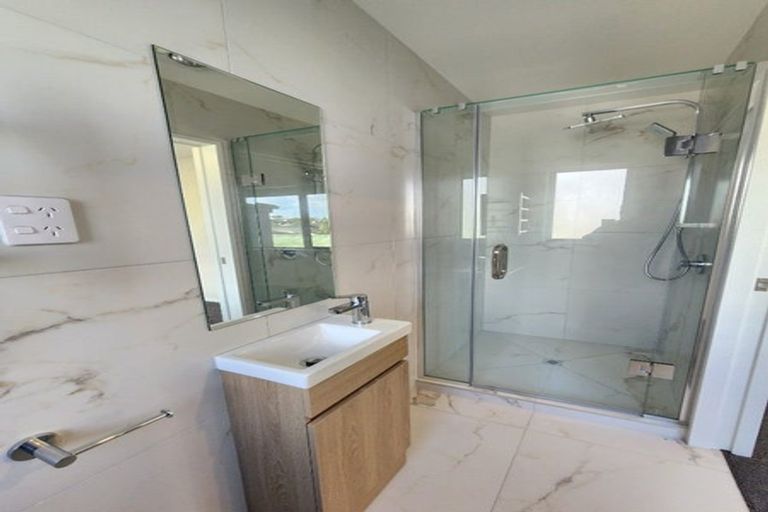 Photo of property in 26a Friesian Drive, Mangere, Auckland, 2022