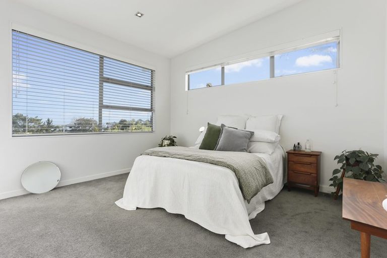 Photo of property in 32a Parr Terrace, Castor Bay, Auckland, 0620