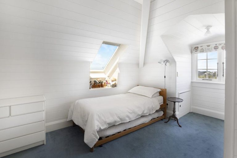 Photo of property in 25 Fairview Crescent, Kelburn, Wellington, 6012