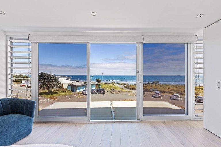 Photo of property in Weekeston Apartments, 2a Nobs Line, Strandon, New Plymouth, 4312