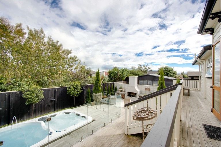 Photo of property in 12 Farndon Road, Clive, 4102