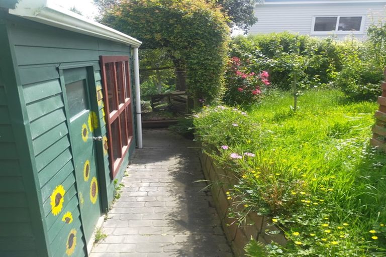 Photo of property in 26 Porterfield Street, Macandrew Bay, Dunedin, 9014