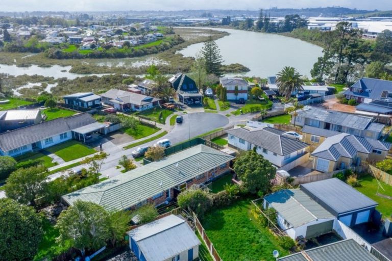 Photo of property in 2/1 Susanne Place, Pakuranga, Auckland, 2010